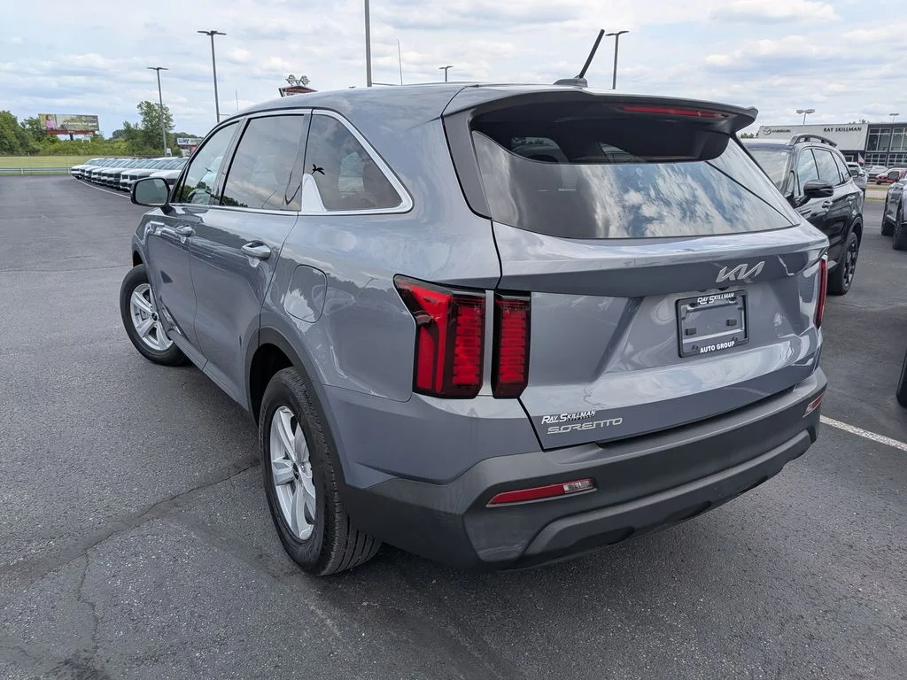 Certified Used 2023 Grey Kia LX image 6