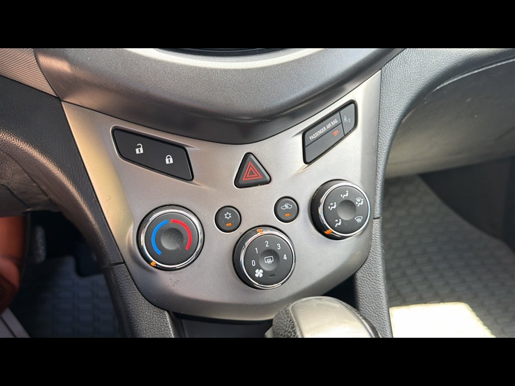 Used 2016 CRYSTAL RED TINTCOAT Chevrolet LT image 18