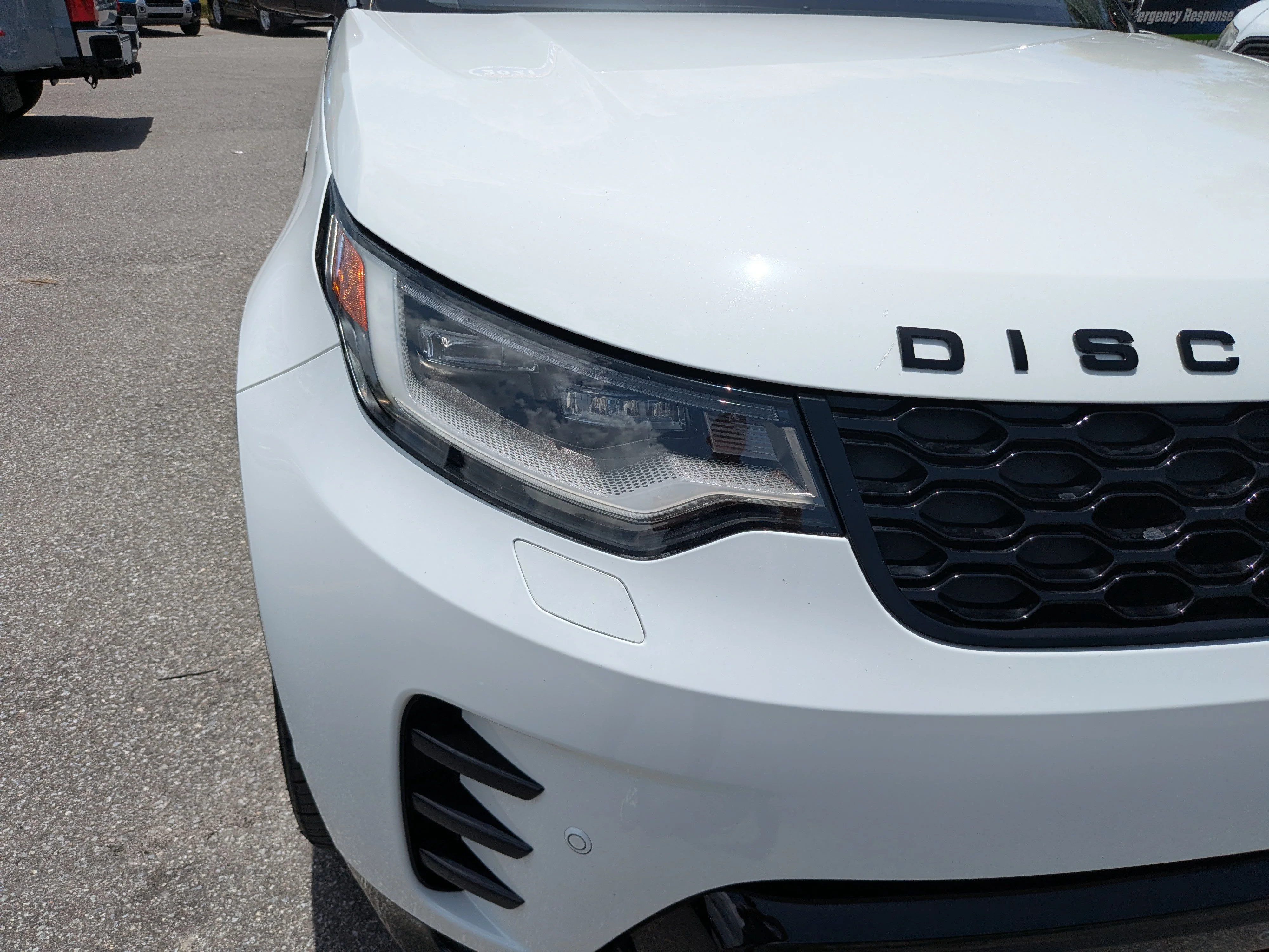 Used 2021 Fuji White Land Rover S R-Dynamic image 11