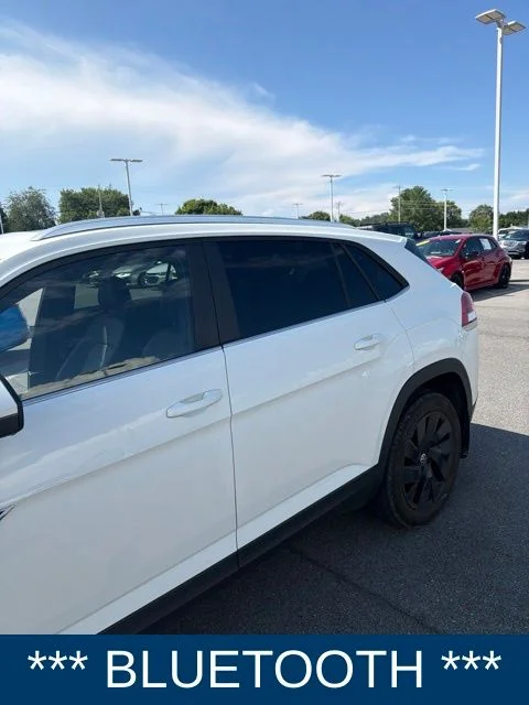Used 2024 White Volkswagen 2.0T SE w/Technology image 4