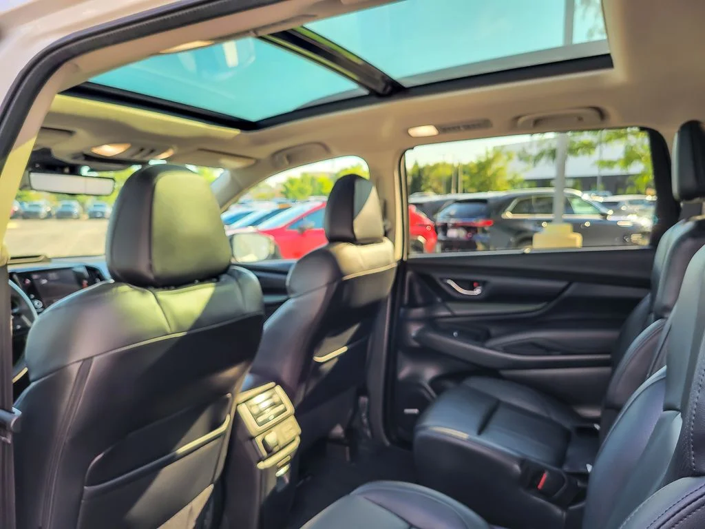 Used 2025 White Subaru Onyx Edition Touring image 12
