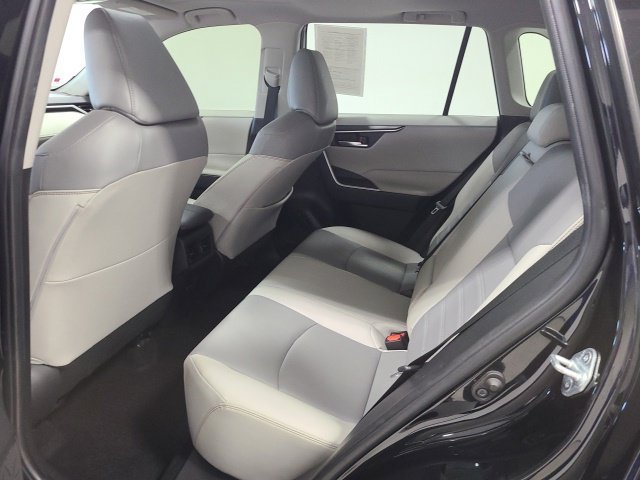 Used 2020 Midnight Black Metallic Toyota XLE Premium image 16