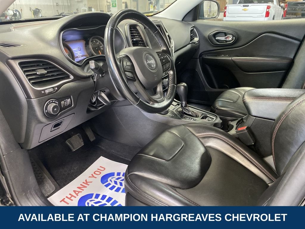 Used 2021 Diamond Black Jeep Trailhawk image 13