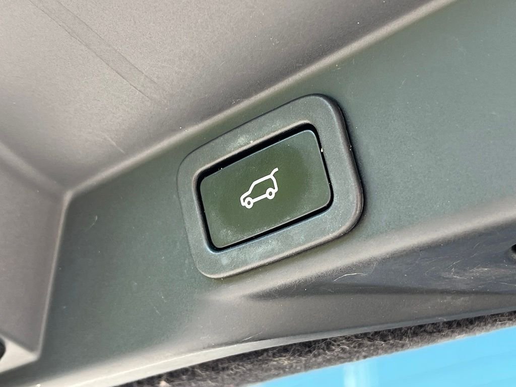 Used 2022 White Land Rover HSE Silver Edition image 28