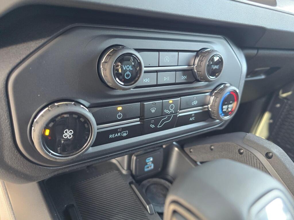 New 2025 Carbonized Gray Metallic Ford Badlands® image 27