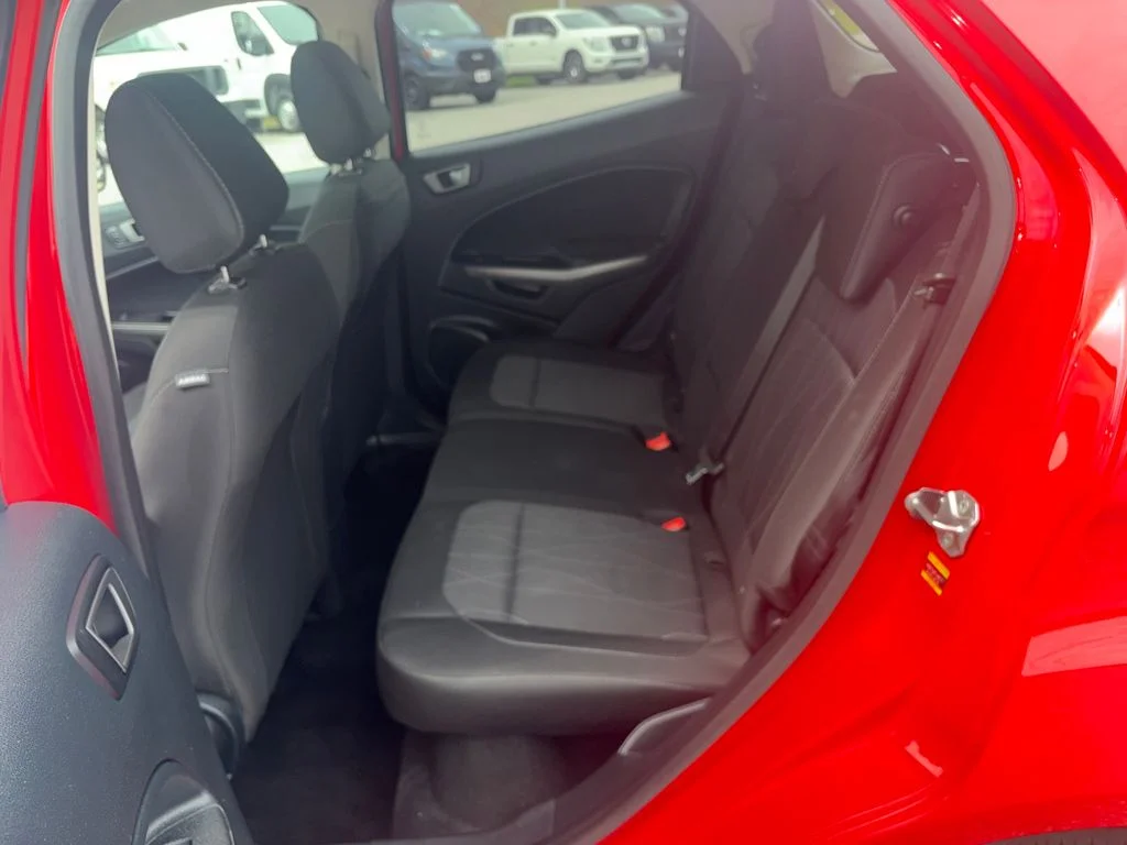 Used 2021 Red Ford SE image 25