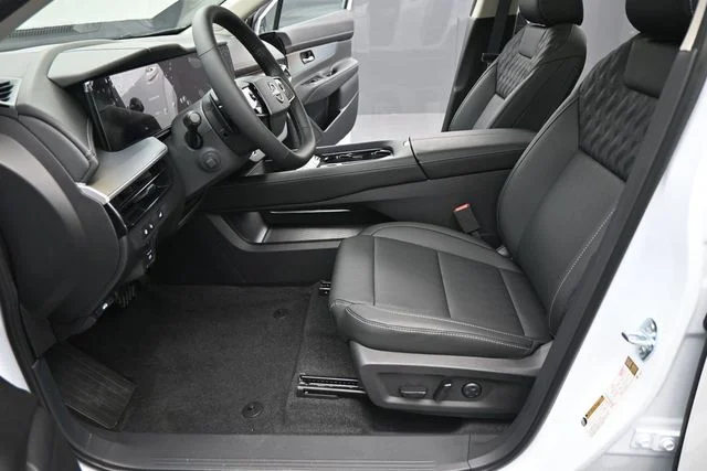 New 2026 Everest White Pearl TriCoat Nissan Platinum image 30