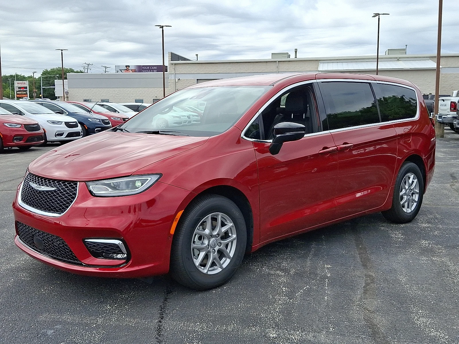 New 2026 Red Hot Pearl-Coat Exterior Paint Chrysler Select image 4
