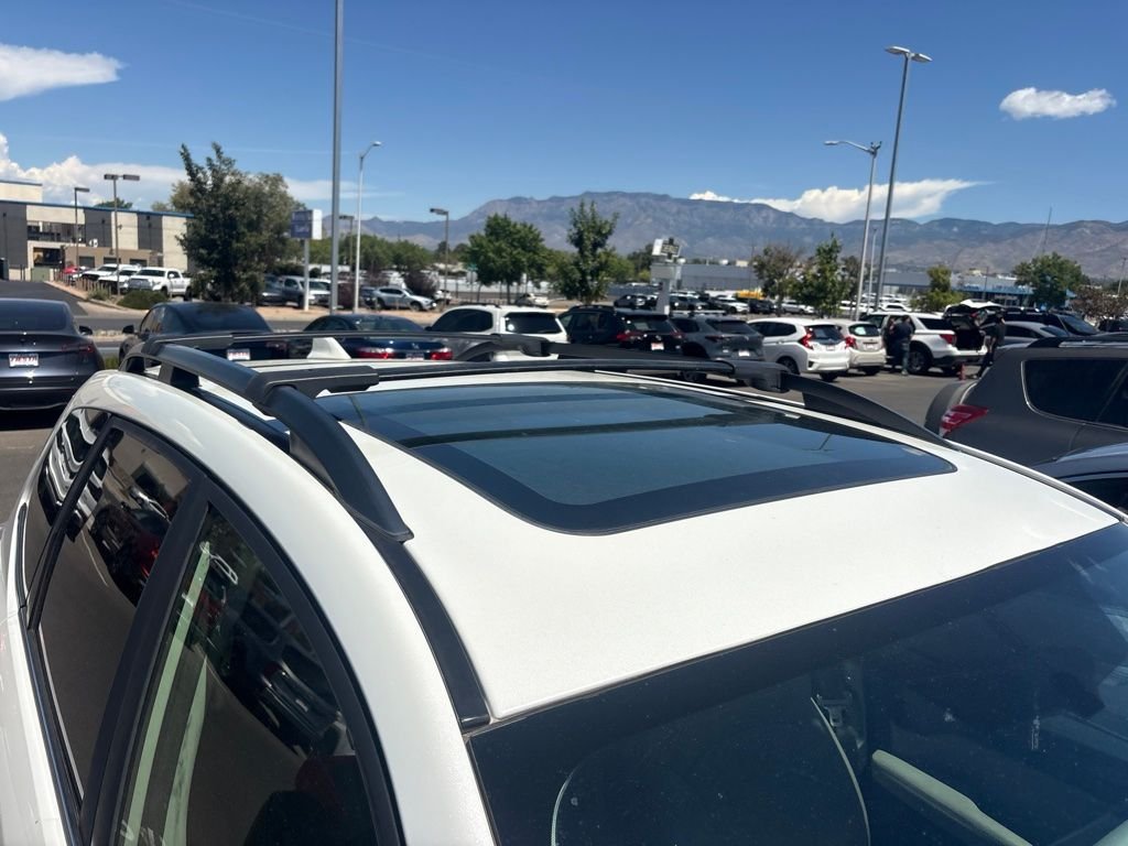 Used 2017 White Subaru 2.5i Limited image 5