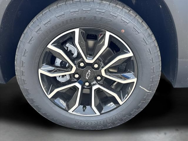 New 2026 Iridescent Pearl Tricoat Chevrolet ACTIV image 20