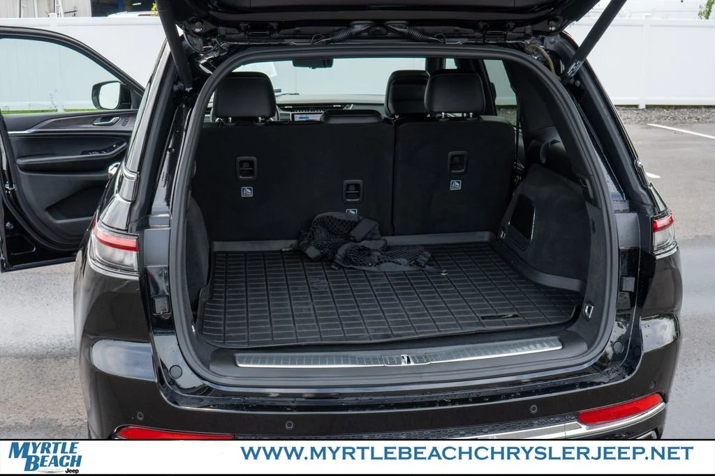 Used 2022 Diamond Black Jeep Overland image 33