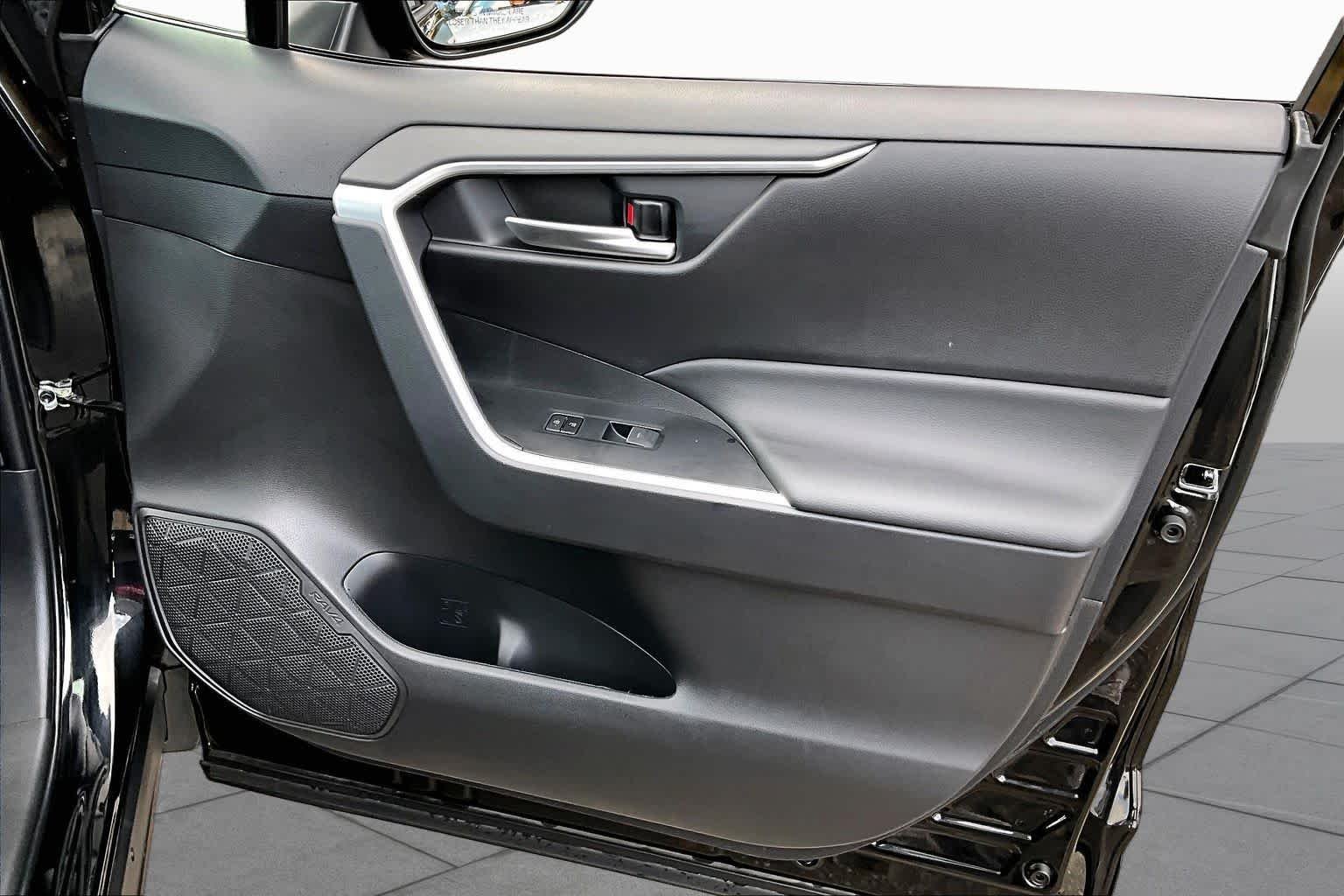 Used 2025 Midnight Black Metallic Toyota XLE image 22