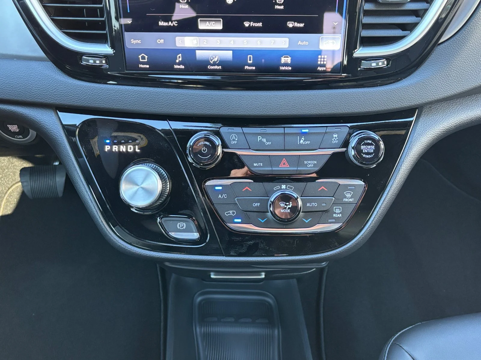 New 2027 BRIGHT WHITE Chrysler SXT image 15
