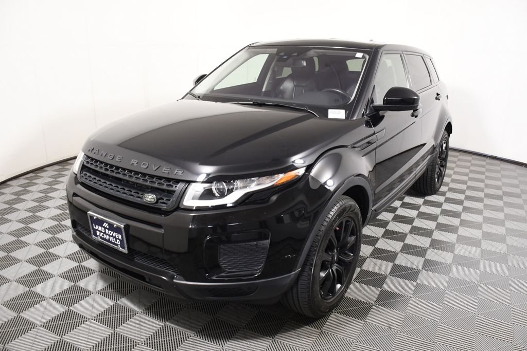 Used 2018 Narvik Black Land Rover SE image 1