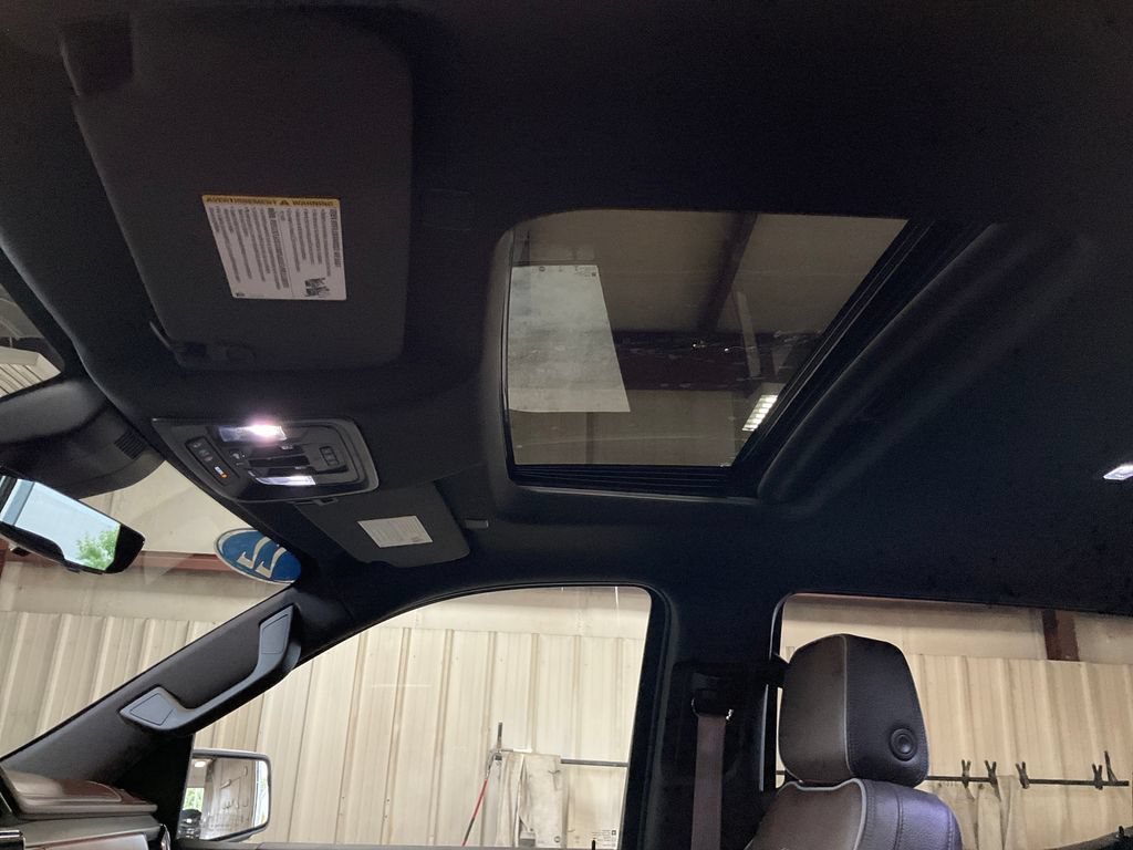 Used 2022 White Frost Tricoat GMC Denali image 13