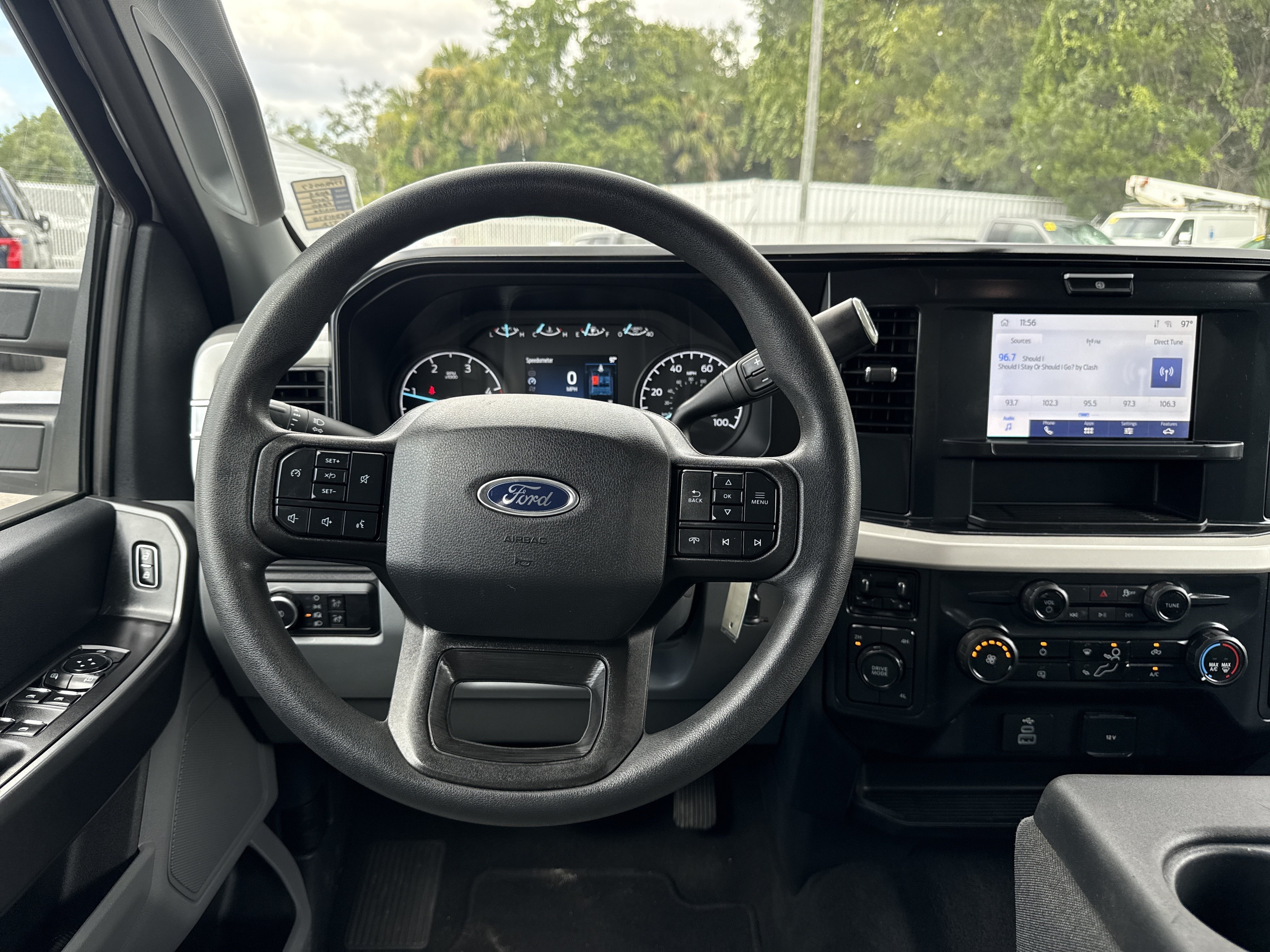 Used 2025 Oxford White Ford XLT image 25