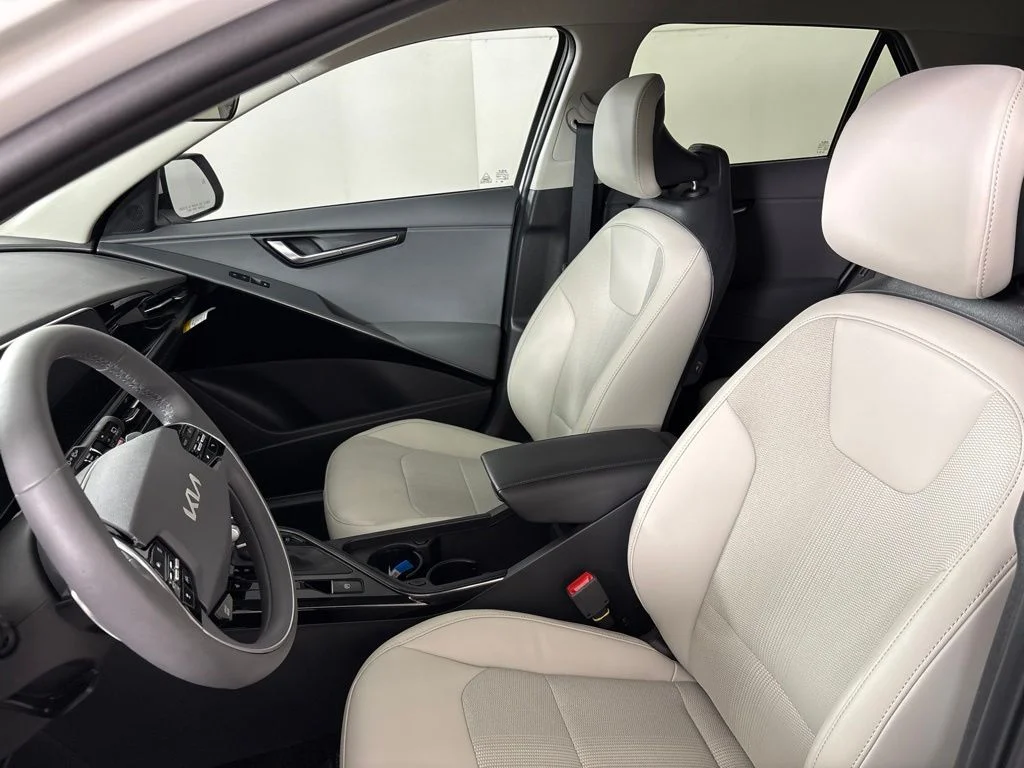 New 2026 Snow White Pearl Kia EX image 25