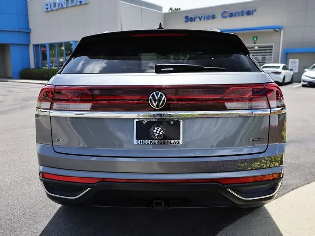 Used 2025 Platinum Gray Metallic Volkswagen 2.0T SE w/Technology image 10