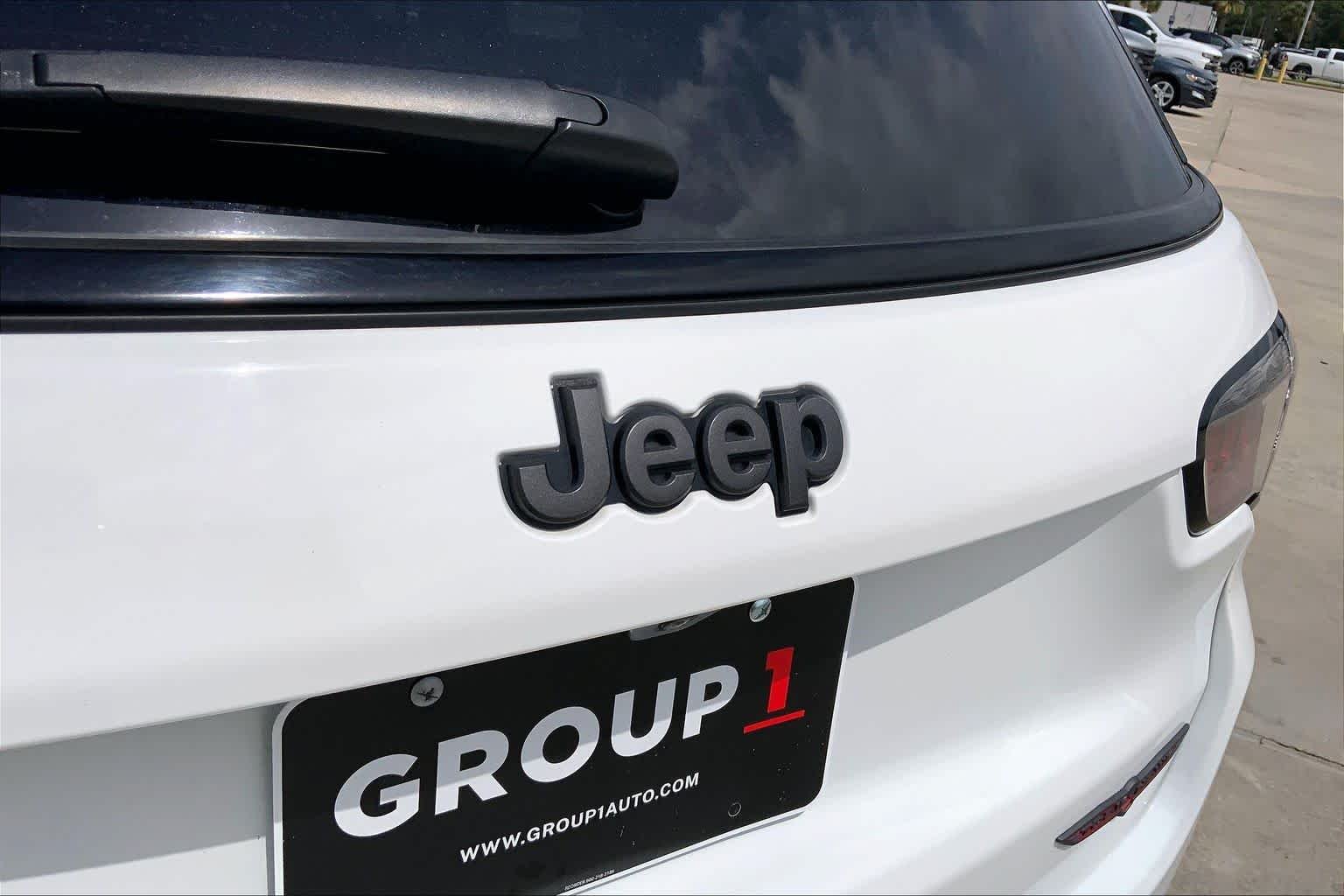 Used 2024 Bright White Clearcoat Jeep Trailhawk image 30