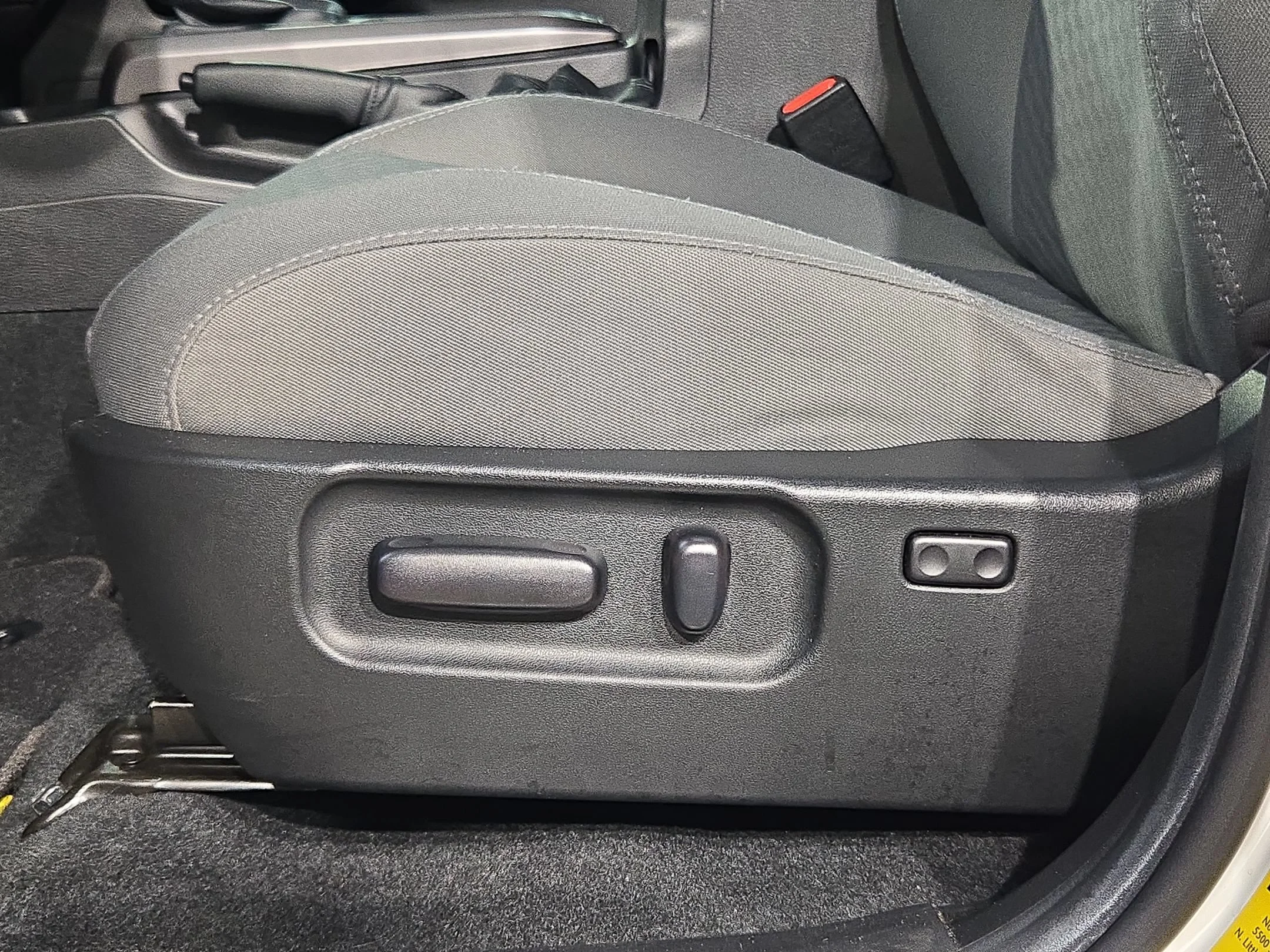 Used 2022 White Toyota SR5 image 22