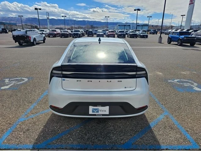 2026 Toyota Prius Plug-in Hybrid SE - Photo 6
