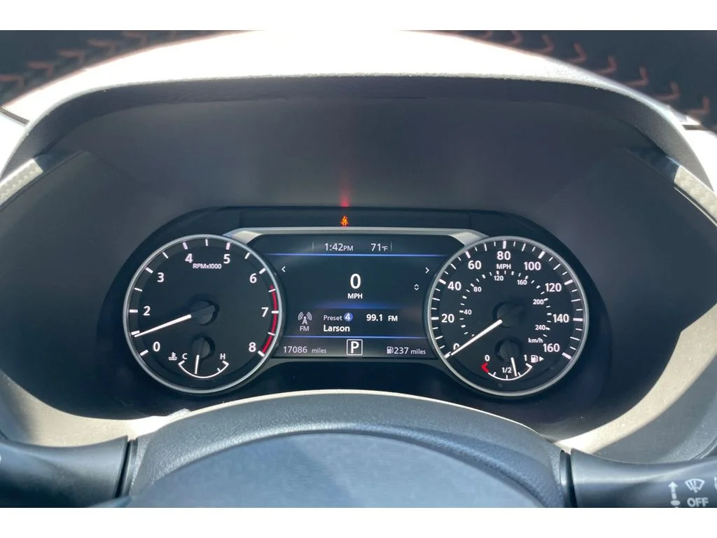 Used 2022 Aspen White TriCoat Pearl Nissan SR image 34