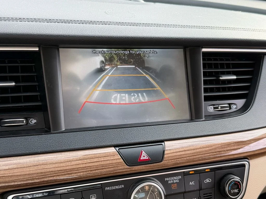 Used 2019 White Kia Technology image 23