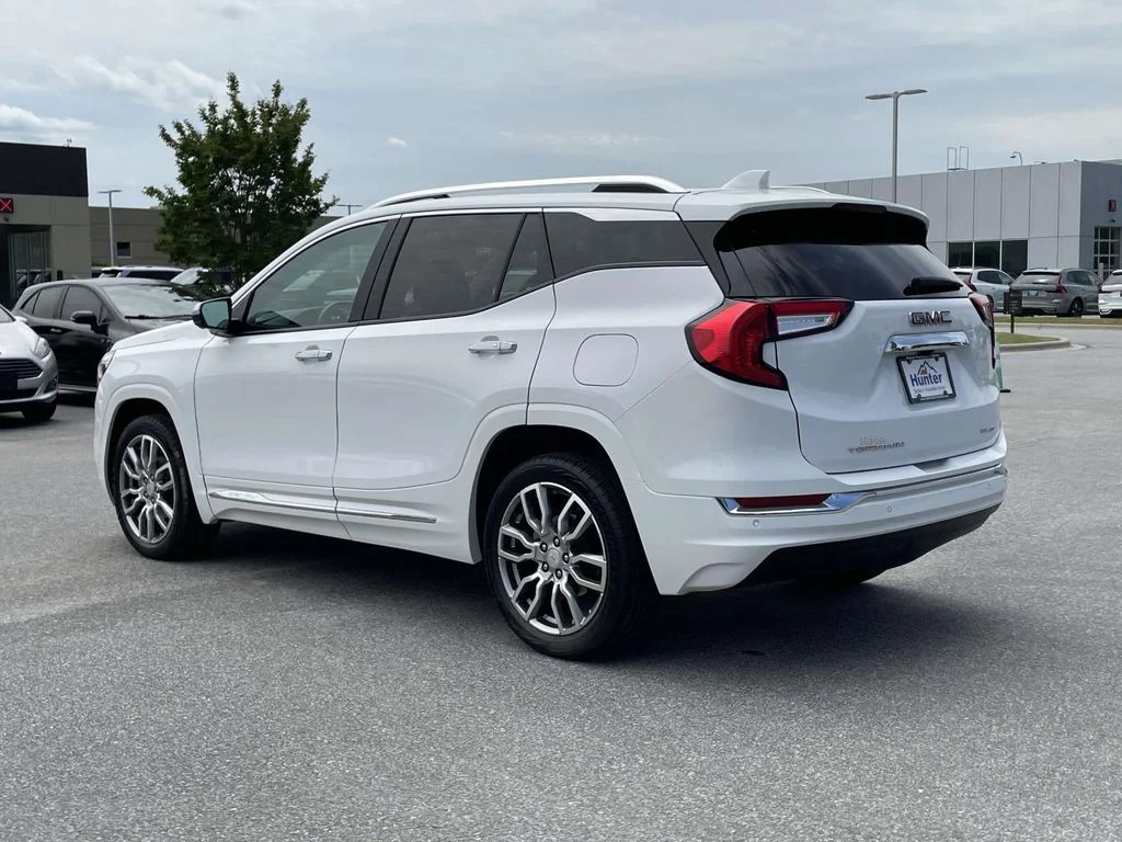 Used 2023 Summit White GMC Denali image 29