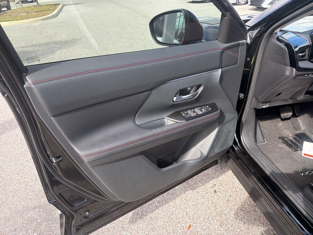 New 2026 Nissan Kicks SR 4D Sport Utility