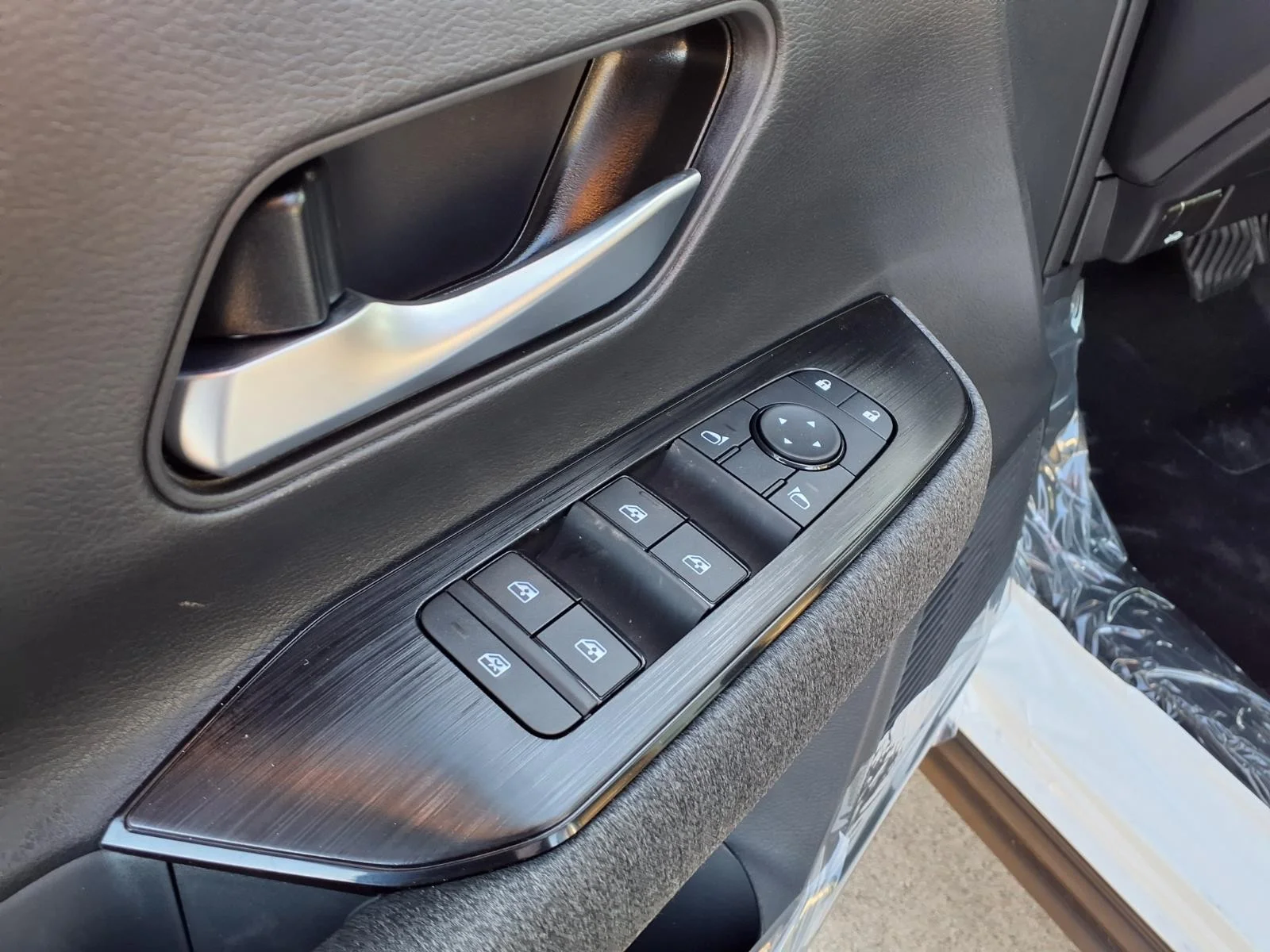 2026 Nissan Kicks SV White at Robbins Nissan