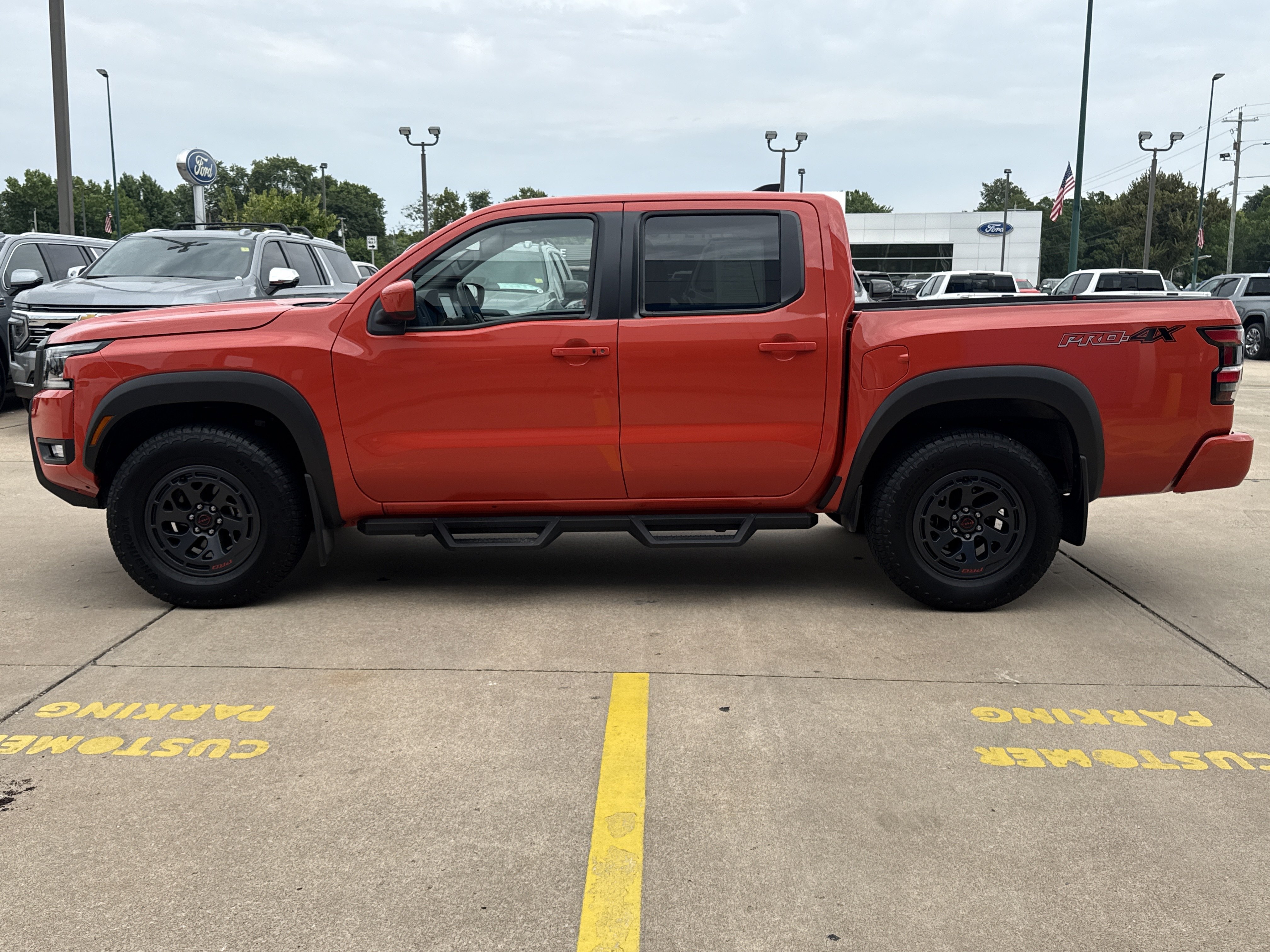 Used 2025  Nissan PRO-4X image 10