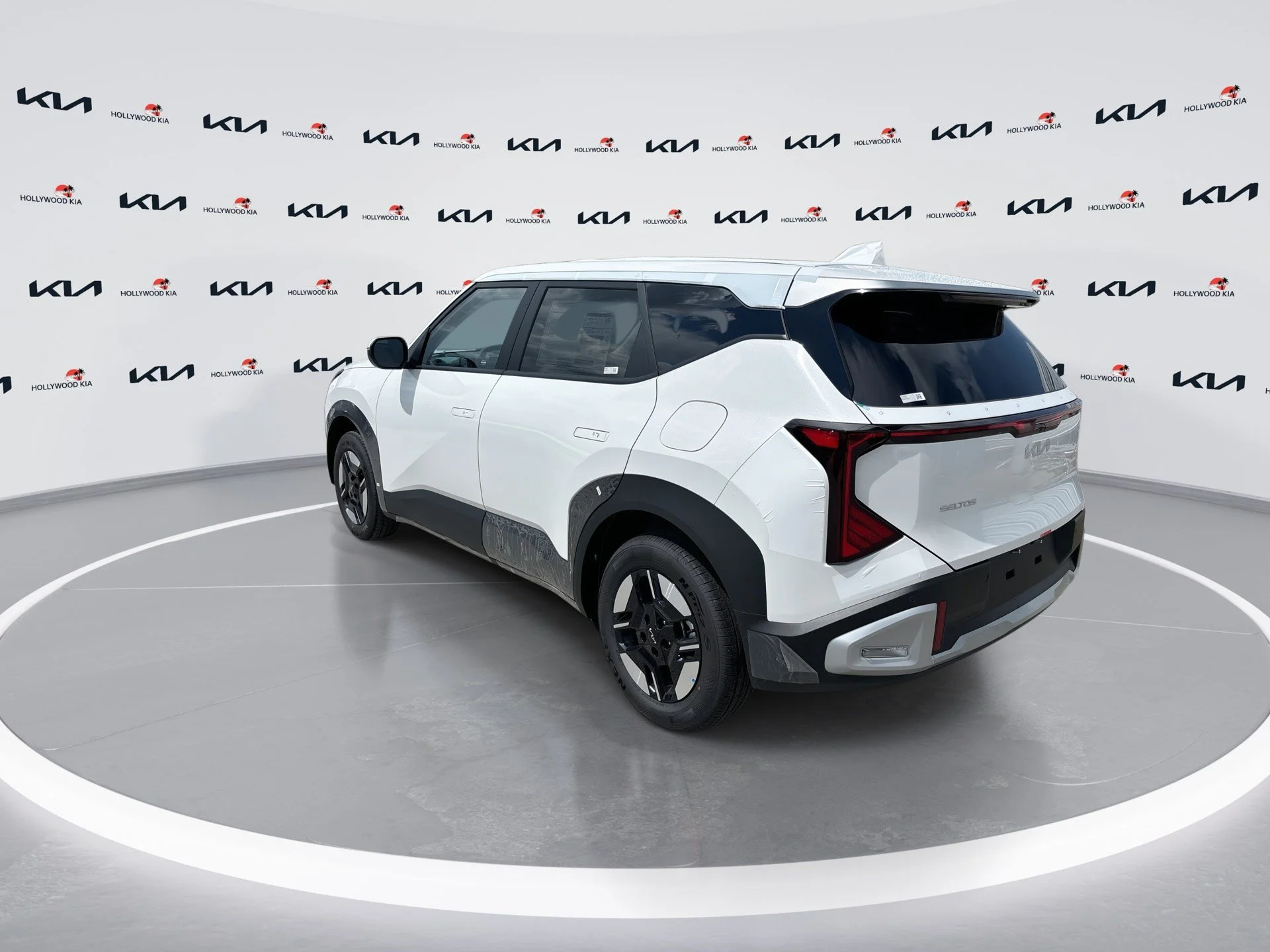 New 2027 Snow White Pearl Kia LX image 6