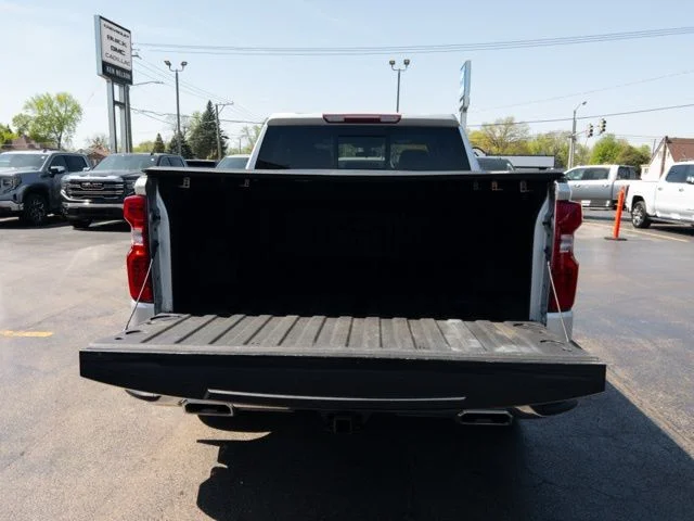 Used 2020 Silver Chevrolet LT image 9