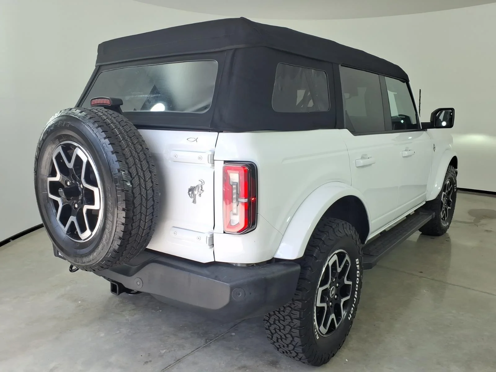 Used 2022 Oxford White Ford Outer Banks Advanced image 18