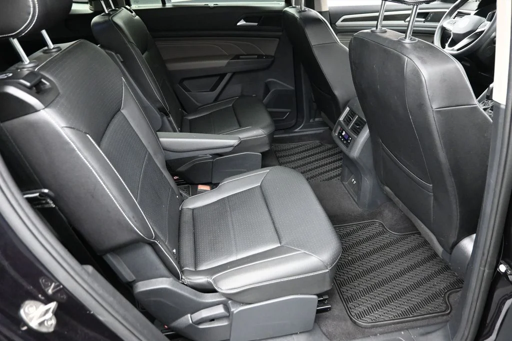 Used 2023 Black Volkswagen 2.0T SE w/Technology image 11