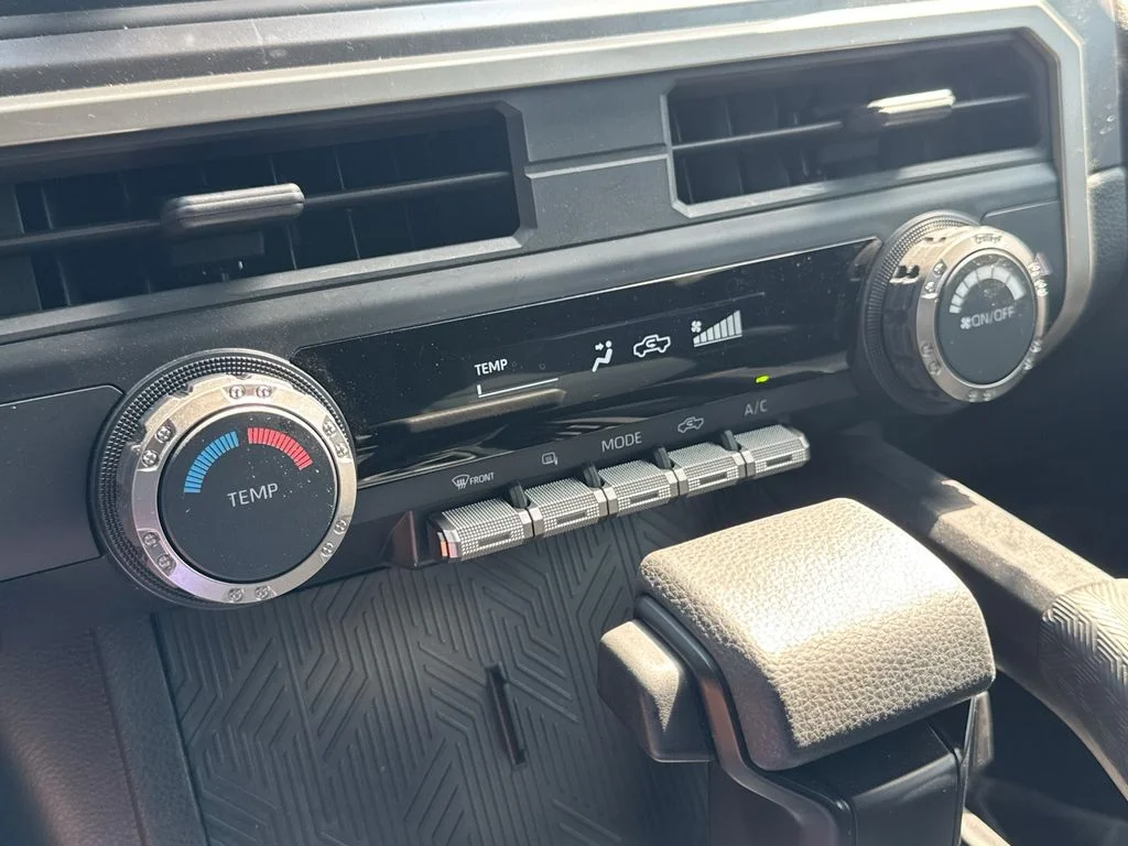 Used 2025  Toyota SR5 image 28