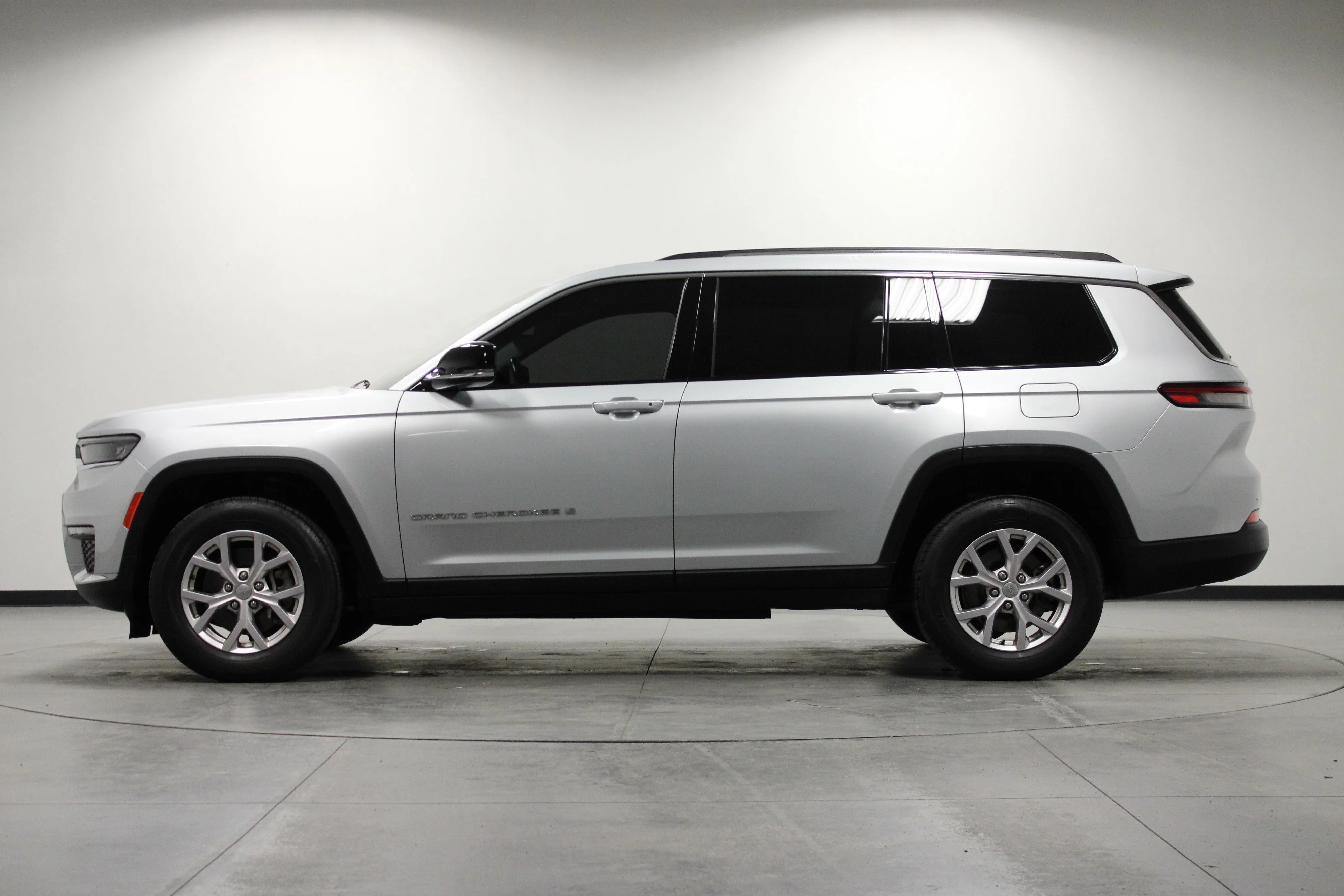 Used 2021 Silver Zynith Jeep Limited image 7