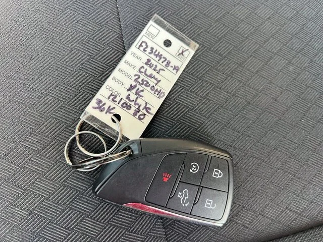 Used 2025 Summit White Chevrolet LT image 14