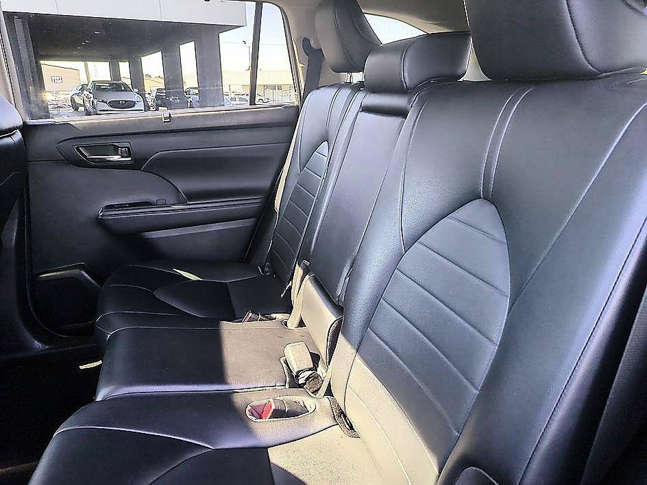 Used 2022 Midnight Black Metallic Toyota XLE image 27