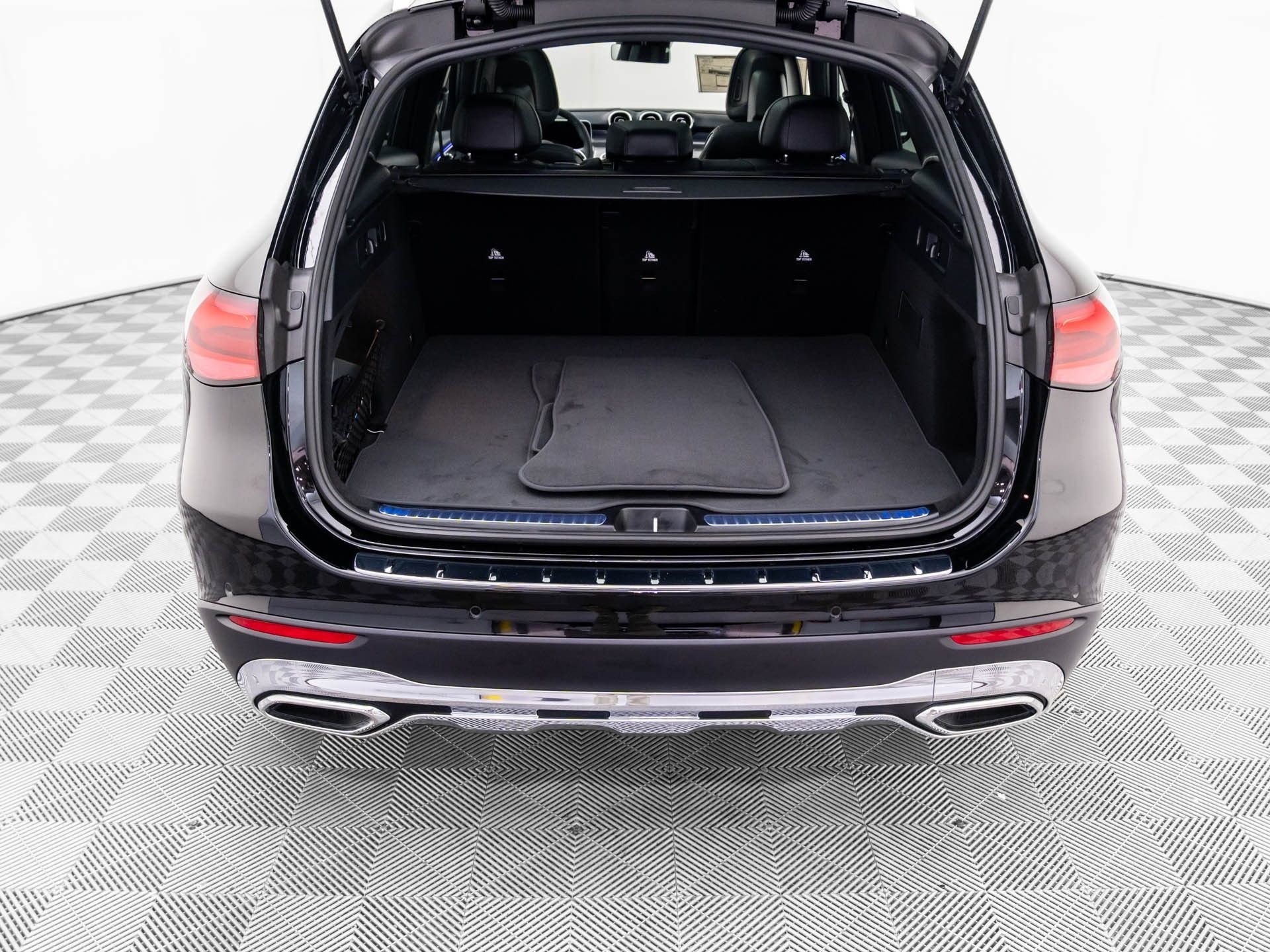 New 2026 Black Mercedes-Benz GLC 300 image 26