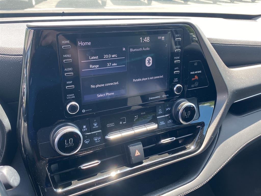 Used 2022 Wind Chill Pearl Toyota LE image 4