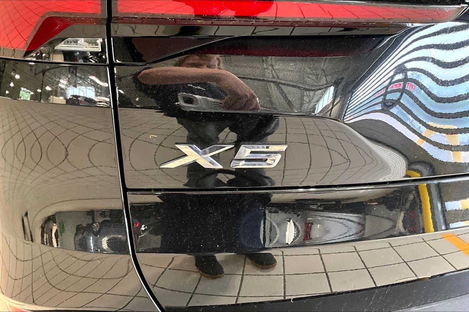 Used 2024 Black Sapphire Metallic BMW xDrive40i image 31