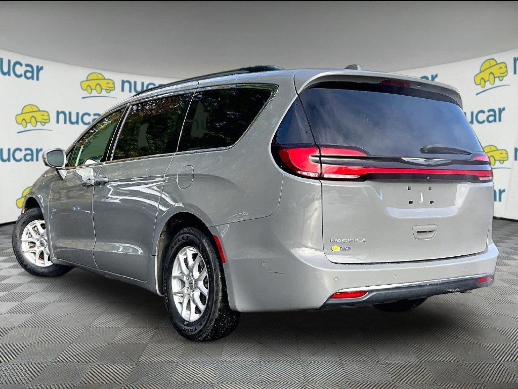 Used 2022 Ceramic Gray Clearcoat Chrysler Touring L image 4