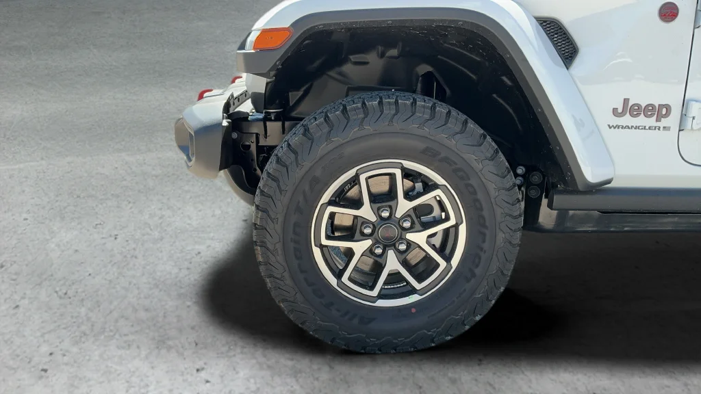 New 2027 Bright White Clear-Coat Paint Jeep Rubicon image 25