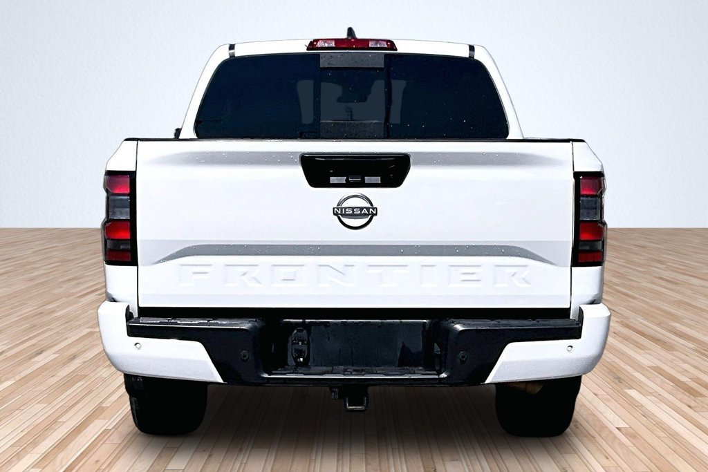 Used 2025 White Nissan SV image 4