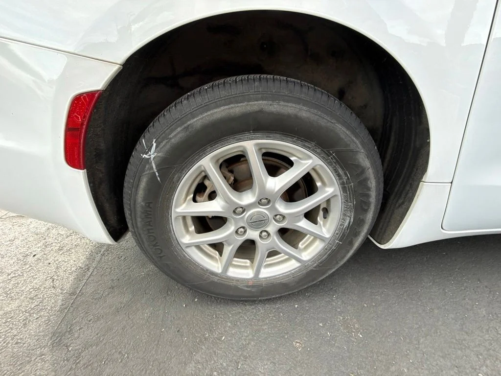Used 2023 White Chrysler Touring L image 19