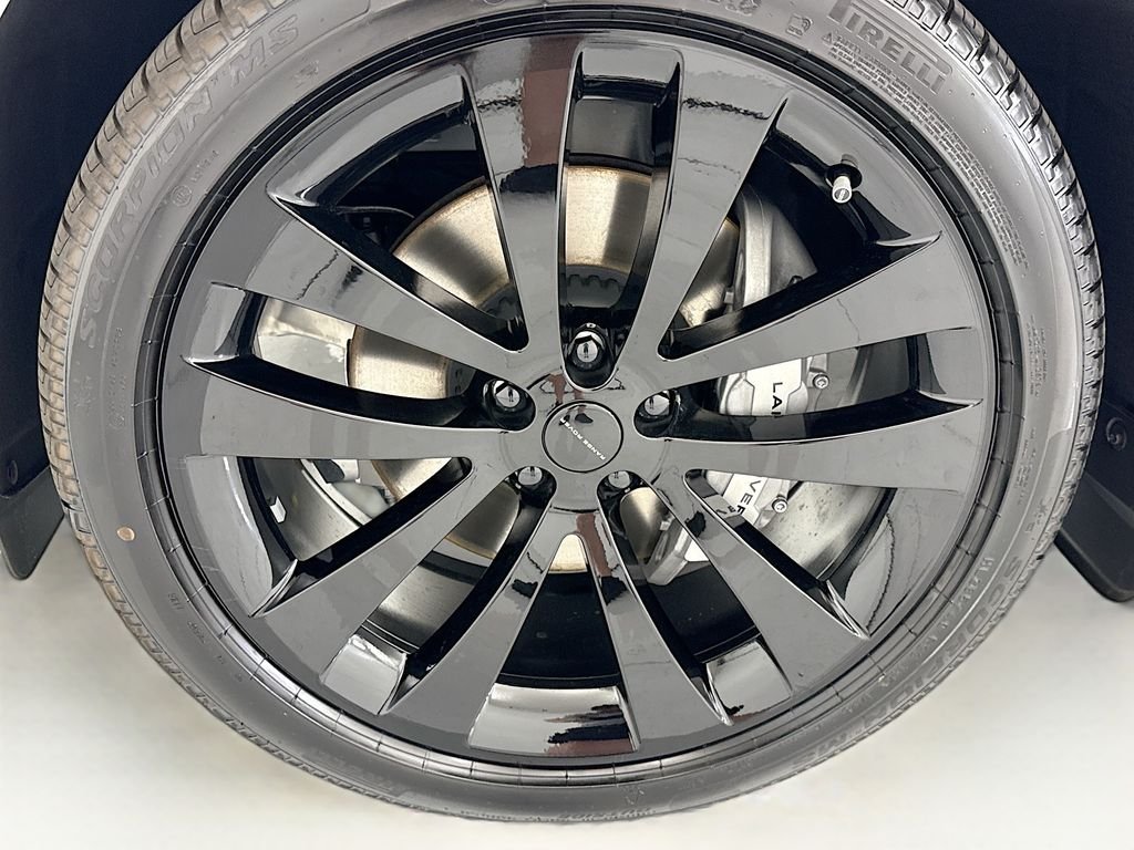 New 2026 Fuji White Land Rover Dynamic SE image 29