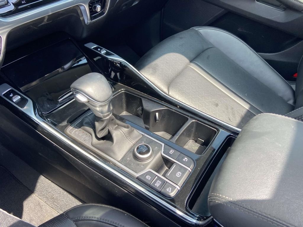 Used 2022 White Kia SX image 28