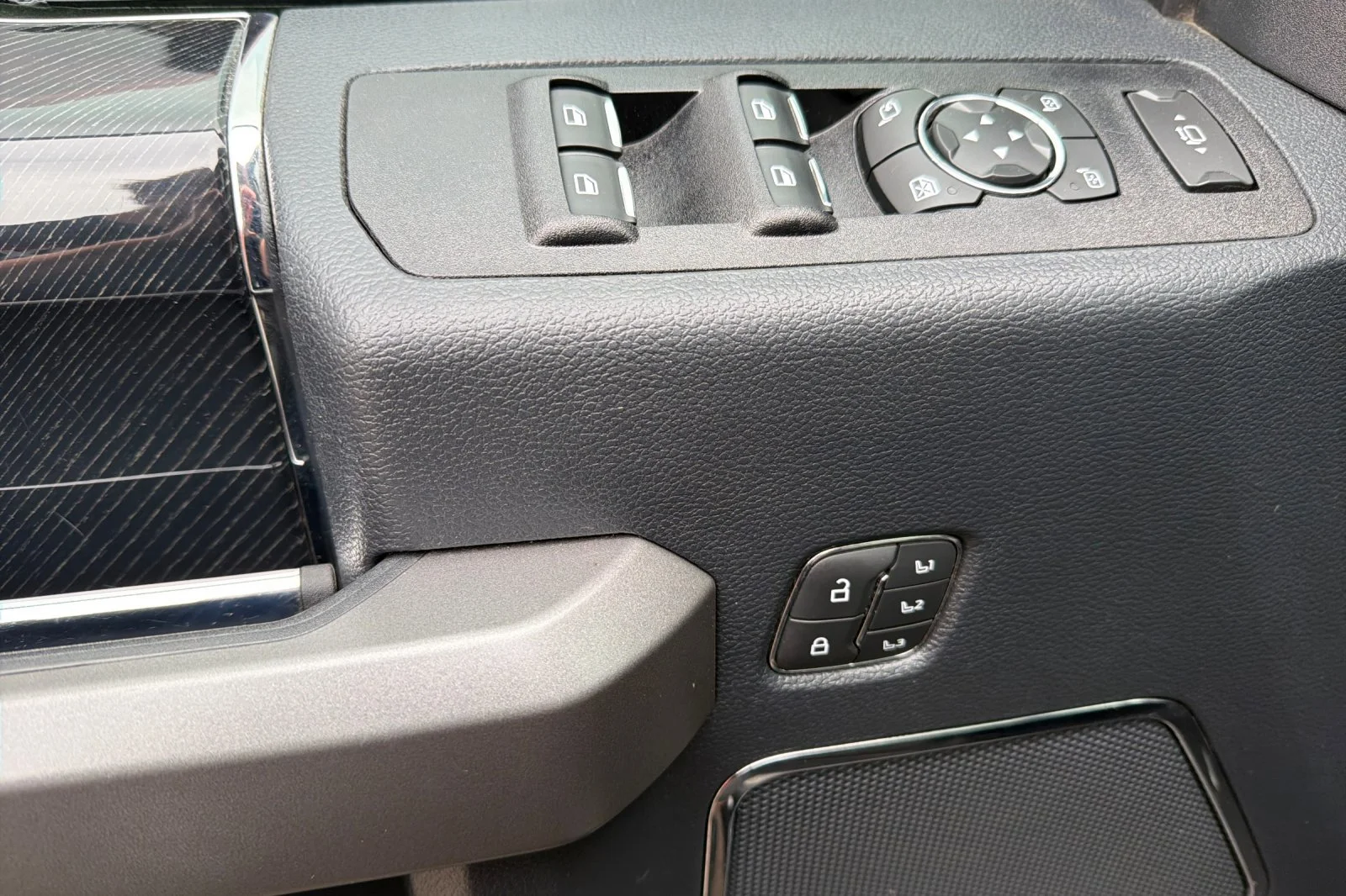 Used 2022  Ford  image 9