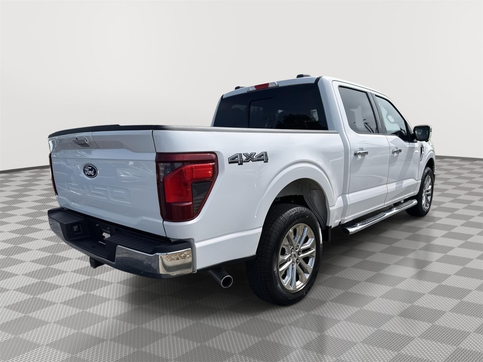 Used 2024 Oxford White Ford XLT image 14